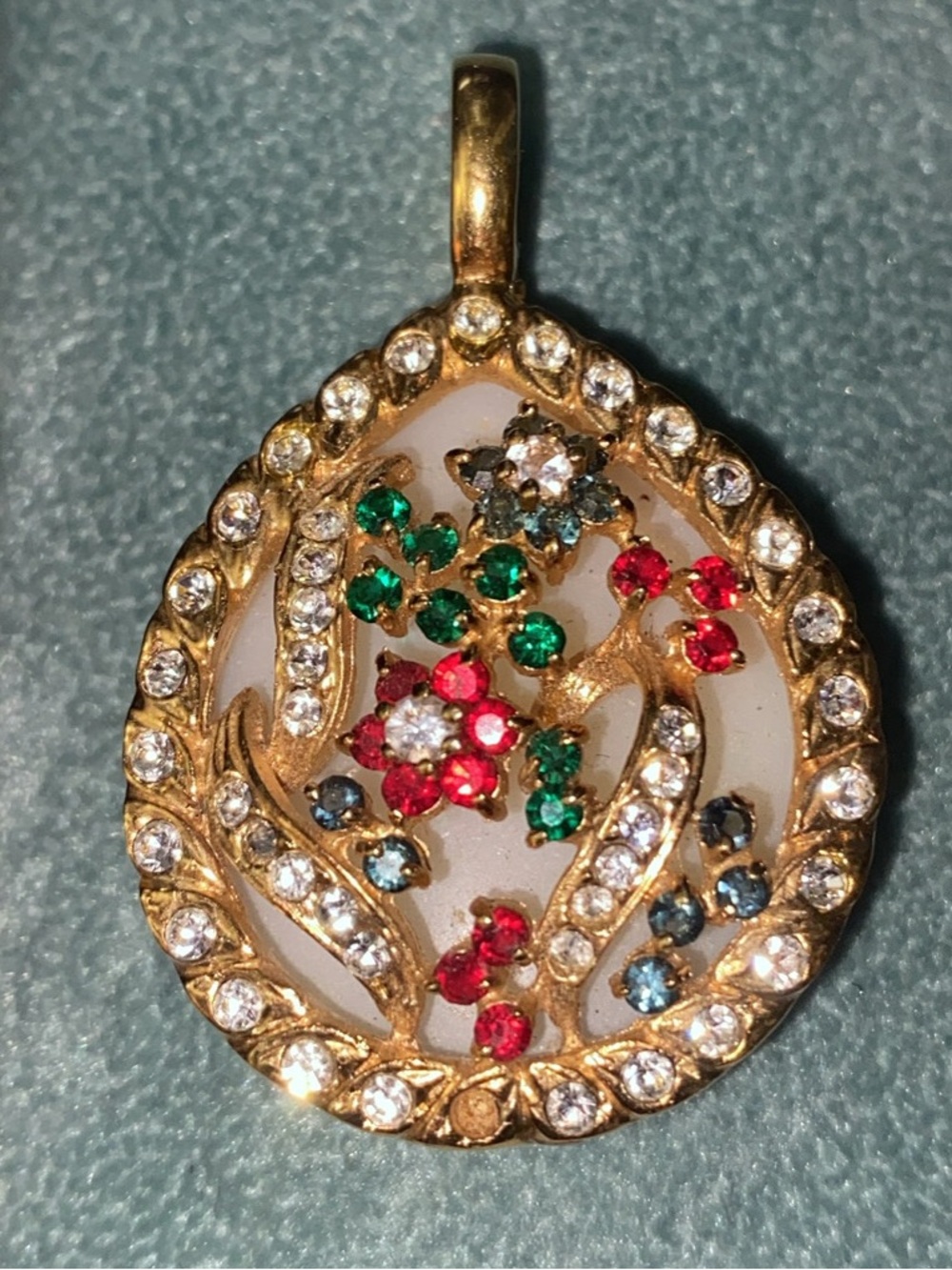 Vintage gold toned pendant